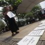 Puluhan Seniman Geruduk Balai Kota DKI Jakarta