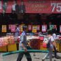 Banyak Diskon Akhir Tahun, Warga Berkerumun di Pusat Perbelanjaan