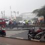 Detik-detik Driver Ojol Tewas Tertimpa Papan Reklame Ambruk di Cengkareng