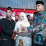Senyum Pasutri Peserta Nikah Massal di Malam Tahun Baru