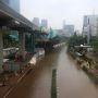 Jalanan Jakarta Banjir, Pemotor Nekat Masuk Tol Jagorawi