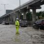 Tol Cikampek Macet Parah Akibat Banjir