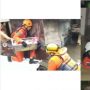 Viral Video Evakuasi Bayi saat Banjir, Tim SAR Didoakan