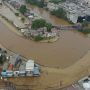 Melihat Kondisi Banjir di Kampung Pulo Lewat Udara