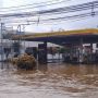 BBM Masih Menggenang di SPBU Shell Daan Mogot yang Terbakar Saat Banjir