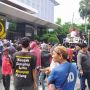 Beraksi Lagi, Pendemo Bayaran Kini Desak Kejagung Tangkap Novel Baswedan