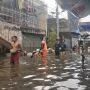 Teluk Gong Masih Banjir, 200 Orang Ngungsi di Masjid dan Pesantren