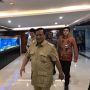 Bergerak Dalam Senyap! Momen Prabowo Ngeprank Asisten yang Ketiduran Viral