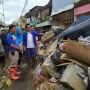 Eko Patrio Sambangi Korban Banjir di Kawasan Bidara Cina