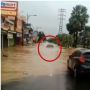 Tak Mau Kalah dari Isuzu Panther, Mobil LCGC ini Juga Sukses Libas Banjir