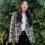 Cetak Sejarah Golden Globes, Awkwafina Tercengang di Belakang Panggung