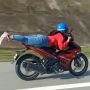 Kendarai Motor Sambil Berpose Superman, Remaja Ini Diamankan Polisi