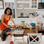 Siang-siang Tampil Seksi di Dapur, Vanessa Angel: Suami Minta Bikin Dosa