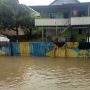 Agar Rumahnya Tak Hanyut, Warga Polewali Mandar Ikatkan Rumahnya di Pohon