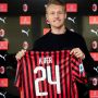 AC Milan Permanenkan Status Kapten Timnas Denmark Simon Kjaer