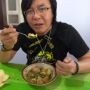 Bikin Ngiler! Ari Lasso Santap Rujak Soto khas Banyuwangi, Rasanya Istimewa