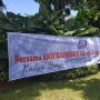 Pendukung Anies Bawa Spanduk saat Demo Tandingan: Banjir dari Dulu Cin