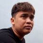 Dikritik Pakai Sarung Tangan Medis, Billy Syahputra: Buat Proteksi Diri