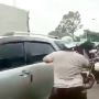 Viral Mobil Berhenti di Tengah Jalan, Dikira Sopir Meninggal Ternyata Tidur
