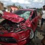 Sedan Ringsek Dihajar Truk Damkar, Warganet Beberkan Penyebabnya