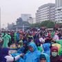 Puluhan Ribu Buruh Duduki Jalan di Depan DPR, Lalu Lintas Ditutup