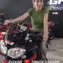 Belikan Triumph Buat Kekasih, Jessica Iskandar Salah Fokus dengan Motor Ini