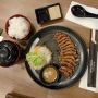 Sensasi Panggang Gyu Katsu Sendiri di Atas Batu Lava
