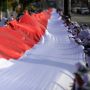 Bentangkan 2.300 Meter Kain Merah Putih, Pelajar Gorontalo Raih Rekor MURI