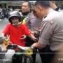 Merengek Saat Ditilang, Bocah Ini Sukses Bikin Netizen Tersentuh