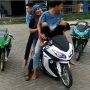 Begini Jadinya Kawasaki Ninja 250 'Dipaksa' Buat Angkut 5 Orang