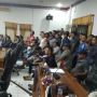 Tolak Evakuasi WNI dari China, Warga Natuna Tidur di Kantor DPRD