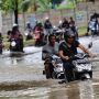Banjir Kembali Rendam Jakarta, Tagar #GubernurTerbodoh Sindir Anies?