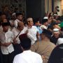Awan Mendung dan Rintik Hujan Iringi Prosesi Pemakaman Gus Sholah