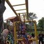 Intip Keseruan Anak-anak Bermain di Taman Delonik