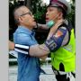 Video Detik -detik Pemobil Ajak Duel Polisi di Angke: Copot Baju Lo!