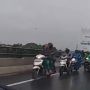 Viral Motor Bonceng 3 Masuk Tol Bekasi, ABG Cewek Dikejar Mobil Misterius
