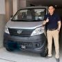 Keren! Pose Ignasius Jonan dengan Mobil Barunya Esemka Bima