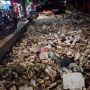 Sampah Kiriman Penuhi Aliran Sungai Di Jaksel