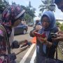 Gembira Bisa Pulang, Tangis Keluarga Pecah saat Tunggu WNI di Bandara Halim