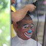 Badut Gunduli Rambut untuk Dalang Dana Penderita Kanker