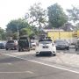 Viral Mobil Parkir di Tengah Jalan di Surabaya, Ternyata Bukan Pelanggaran