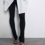 Dipakai Gigi Hadid, Ini Dia Tren Legging Terbaru Tahun Ini