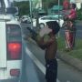 Polisi Tangkap Bocah Mengemis Bawa Pistol Mainan, Fotonya Viral