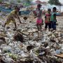 Sampah Terdampar di Pantai Kedonganan Bali