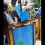 Antisipasi Banjir, Viral Video Warga Pluit Perbaiki Sendiri Pintu Air