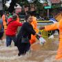 Banjir Terjang Jalan Raya Pondok Gede