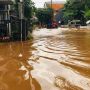 Hingga Sore, Banjir Masih Genangi Perumahan Bumi Nasio Indah Bekasi