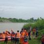 Perahu Terbalik di Sungai Brantas, Anggota TNI dan Pacarnya Belum Ditemukan