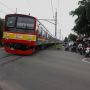 Bahaya! Perlintasan Kereta Api di Bintaro Tak Berpalang Pintu