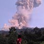 Gunung Merapi Semburkan Material Diduga Lava Pijar